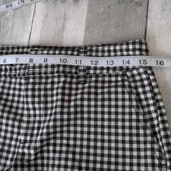 GAP Black & White Checkered City Shorts 3" inseam size 2 - Picture 6 of 12